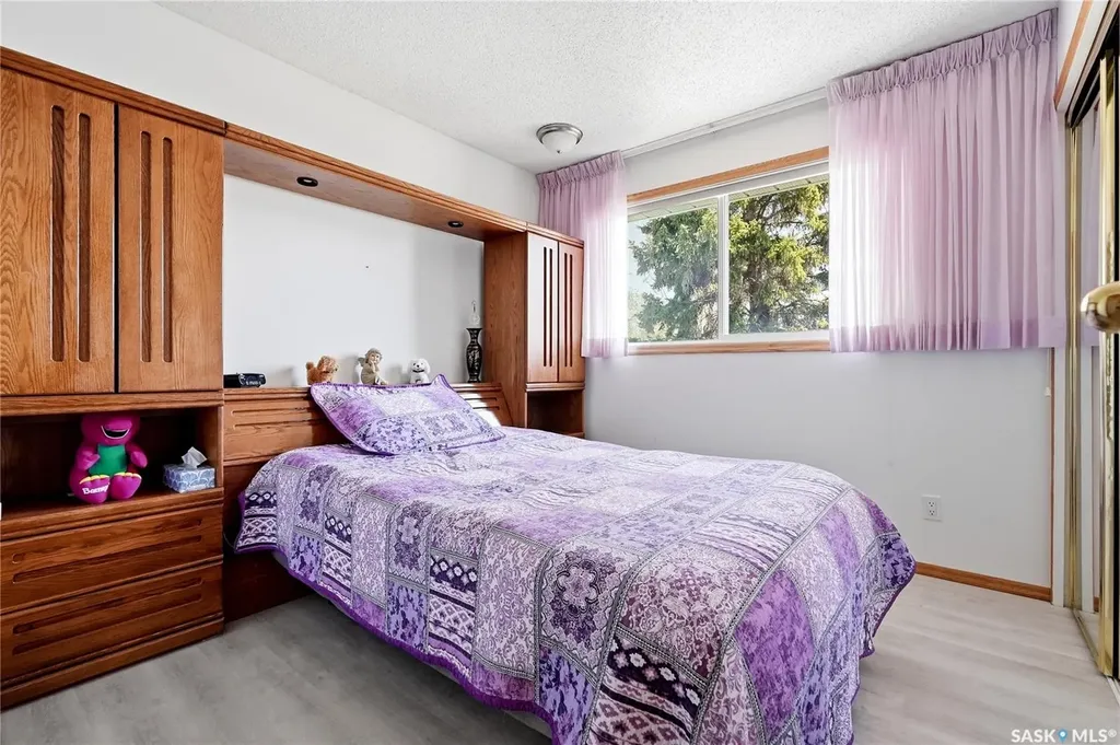 3355 Fairlight Drive Saskatoon SK S7N 4M1