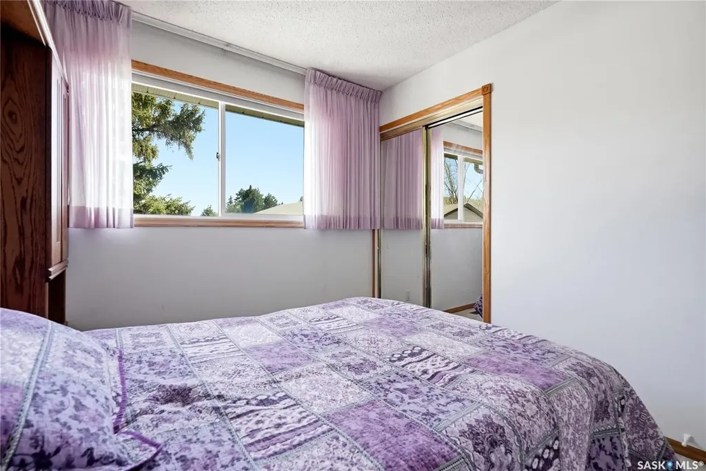 3355 Fairlight Drive Saskatoon SK S7N 4M1