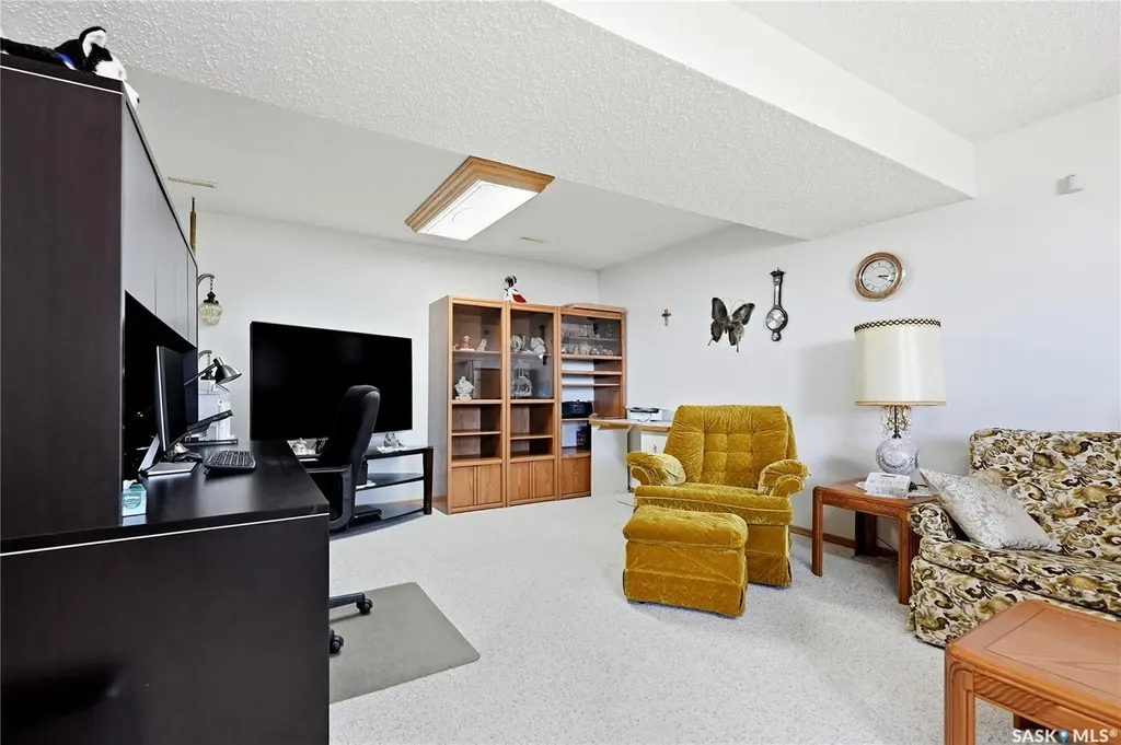 3355 Fairlight Drive Saskatoon SK S7N 4M1