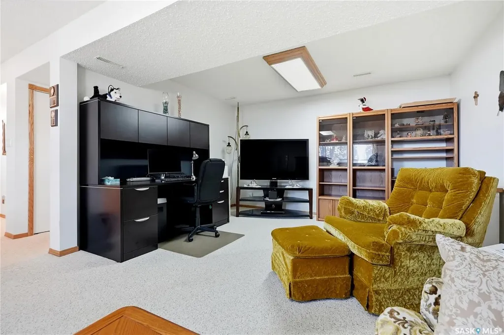 3355 Fairlight Drive Saskatoon SK S7N 4M1