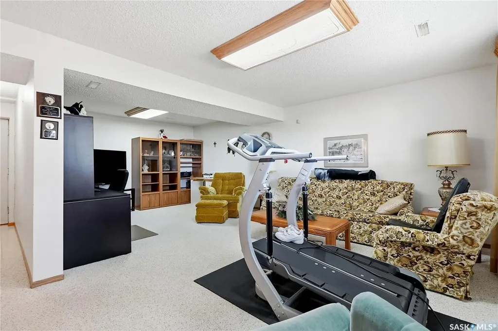 3355 Fairlight Drive Saskatoon SK S7N 4M1