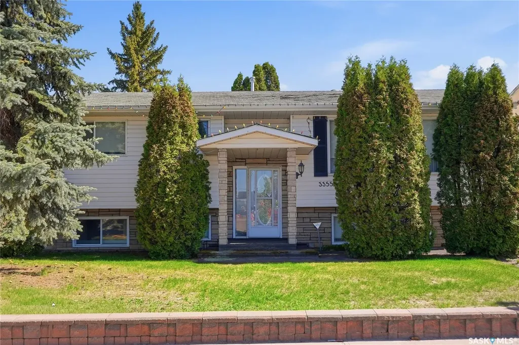 3355 Fairlight Drive Saskatoon SK S7N 4M1