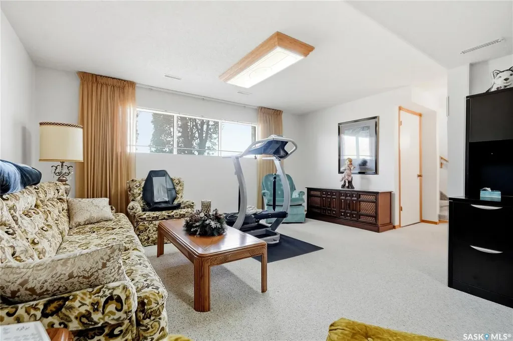 3355 Fairlight Drive Saskatoon SK S7N 4M1