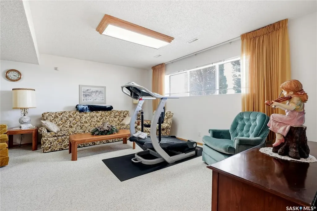 3355 Fairlight Drive Saskatoon SK S7N 4M1