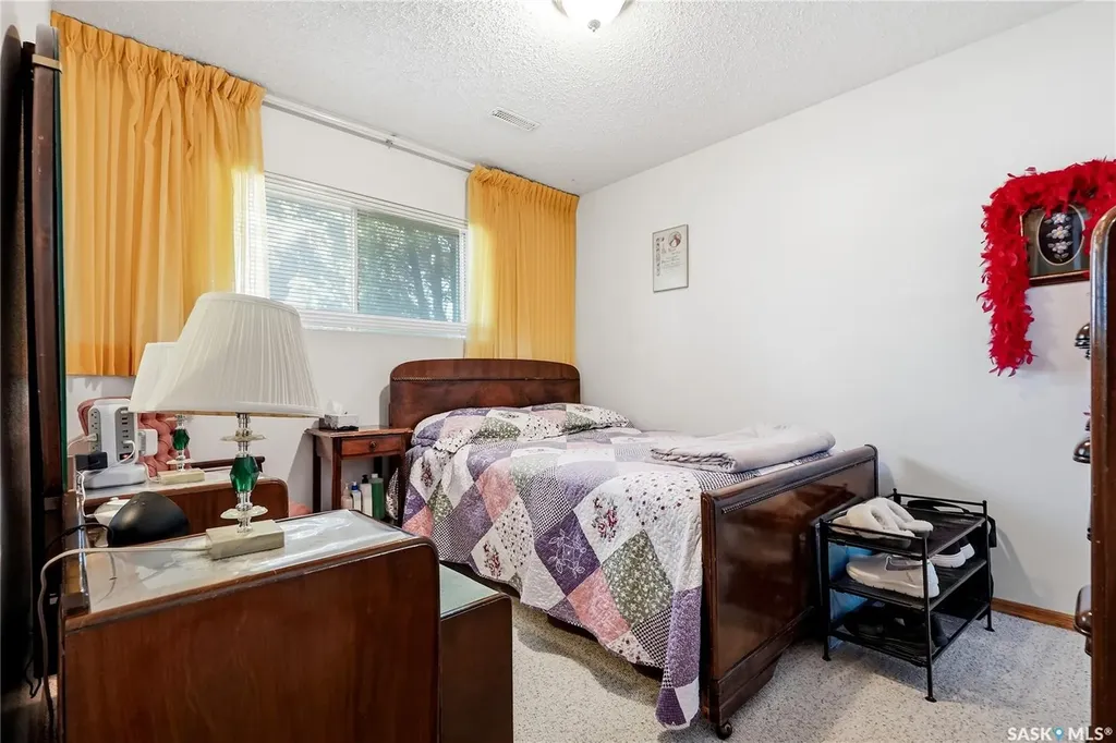 3355 Fairlight Drive Saskatoon SK S7N 4M1