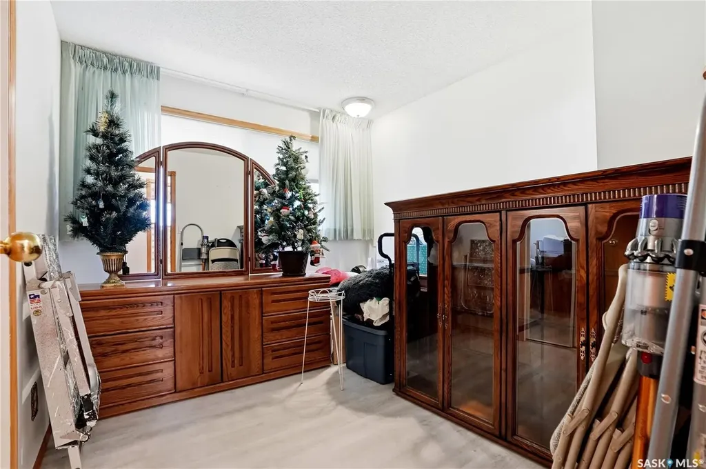 3355 Fairlight Drive Saskatoon SK S7N 4M1