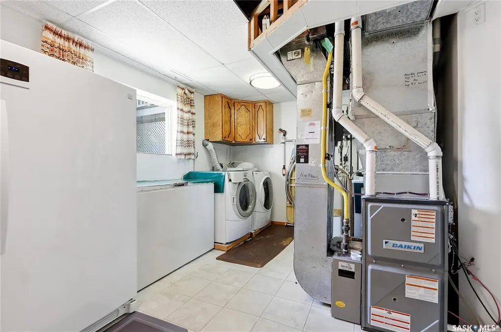 3355 Fairlight Drive Saskatoon SK S7N 4M1