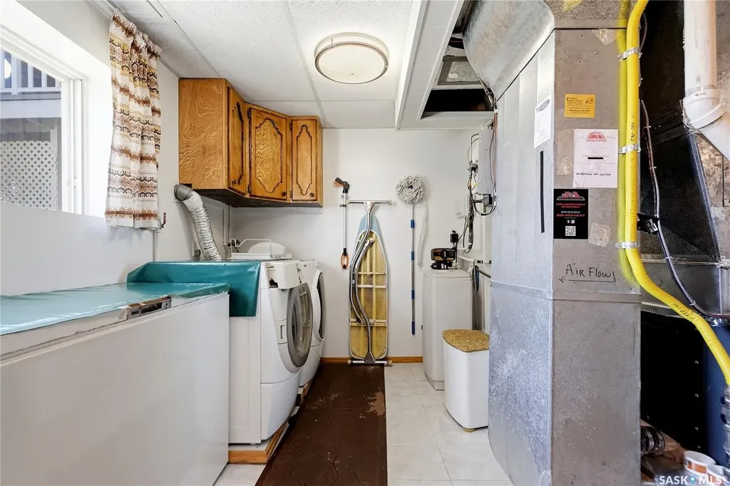 3355 Fairlight Drive Saskatoon SK S7N 4M1