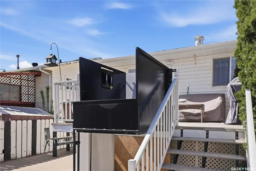 3355 Fairlight Drive Saskatoon SK S7N 4M1