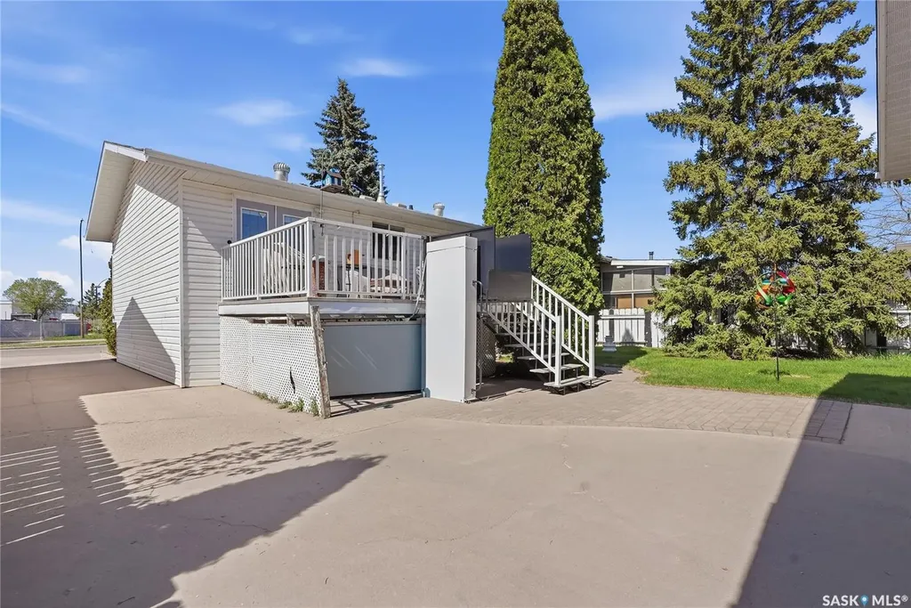 3355 Fairlight Drive Saskatoon SK S7N 4M1