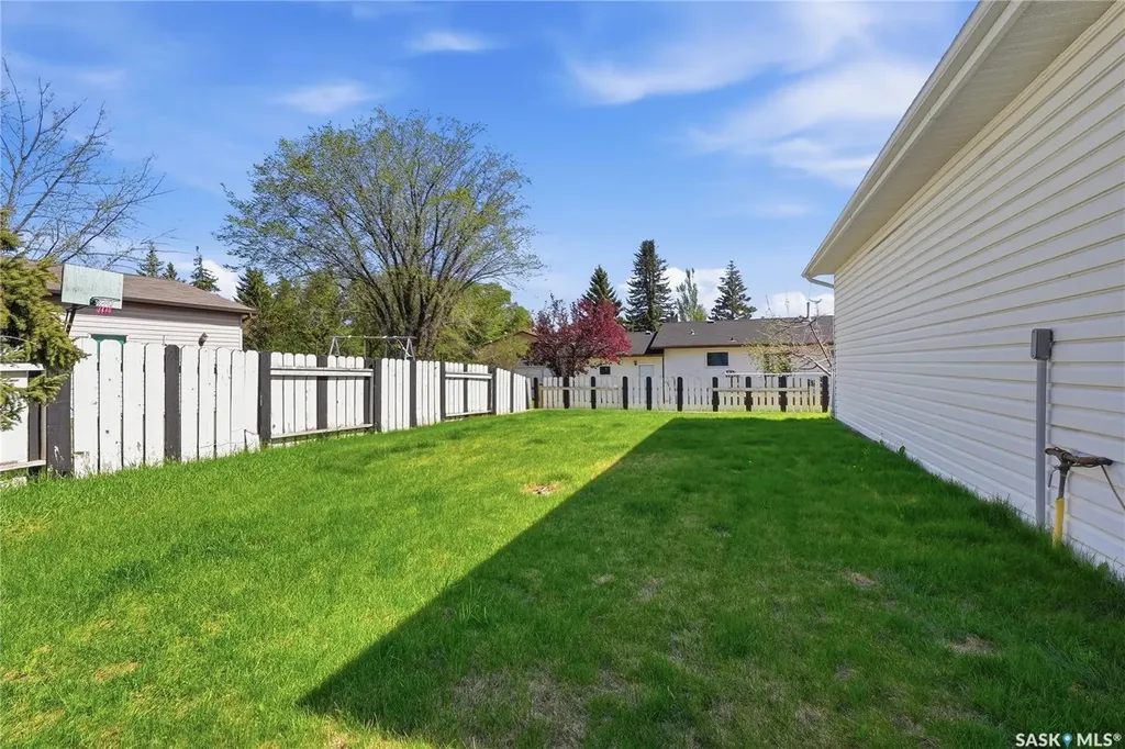 3355 Fairlight Drive Saskatoon SK S7N 4M1