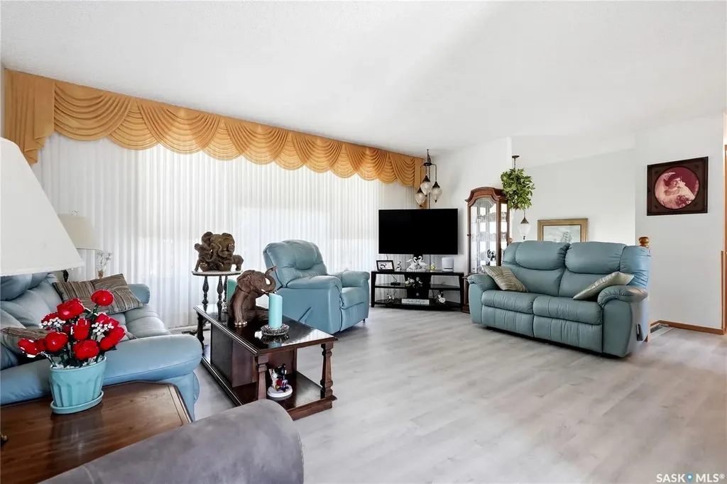3355 Fairlight Drive Saskatoon SK S7N 4M1
