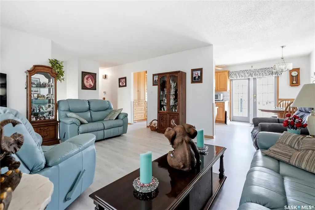 3355 Fairlight Drive Saskatoon SK S7N 4M1
