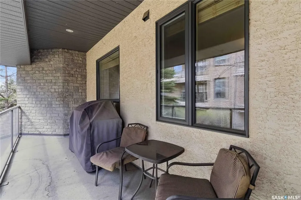 619 Saskatchewan Crescent W Saskatoon SK S7M 0A5
