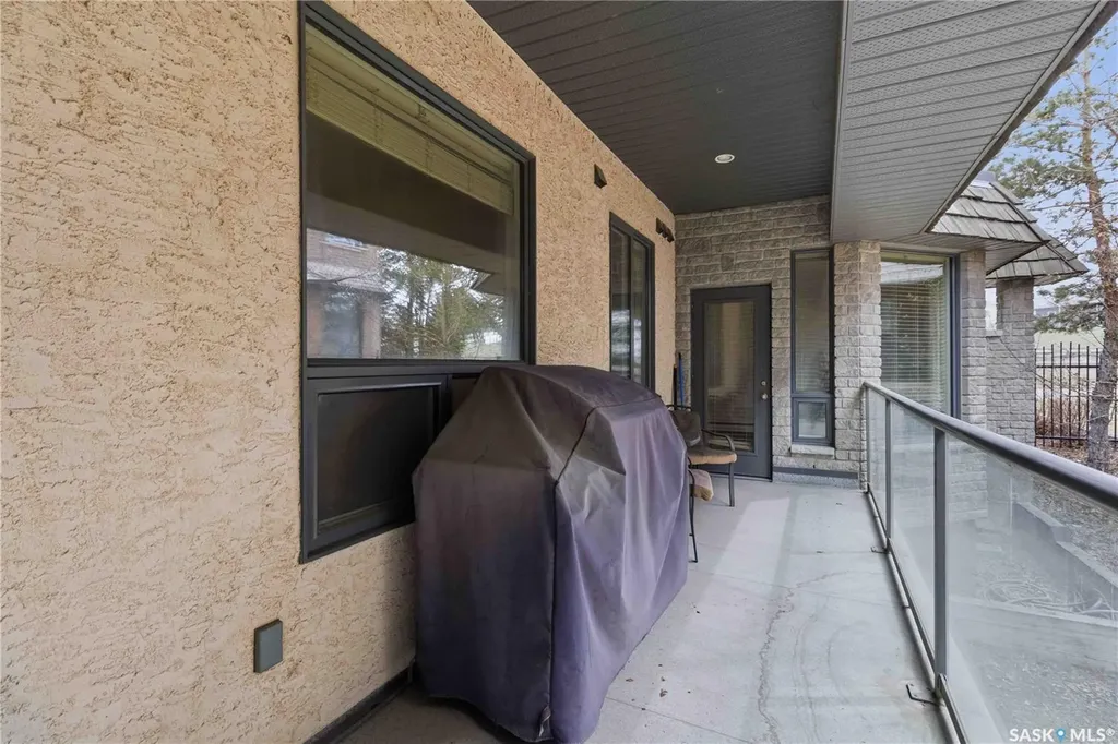 619 Saskatchewan Crescent W Saskatoon SK S7M 0A5