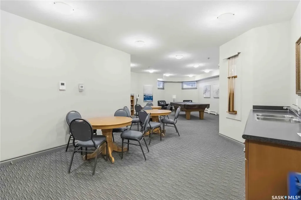 619 Saskatchewan Crescent W Saskatoon SK S7M 0A5