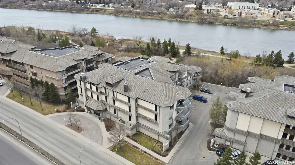 619 Saskatchewan Crescent W Saskatoon SK S7M 0A5