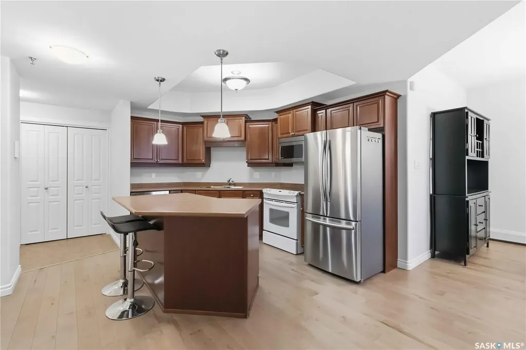 619 Saskatchewan Crescent W Saskatoon SK S7M 0A5