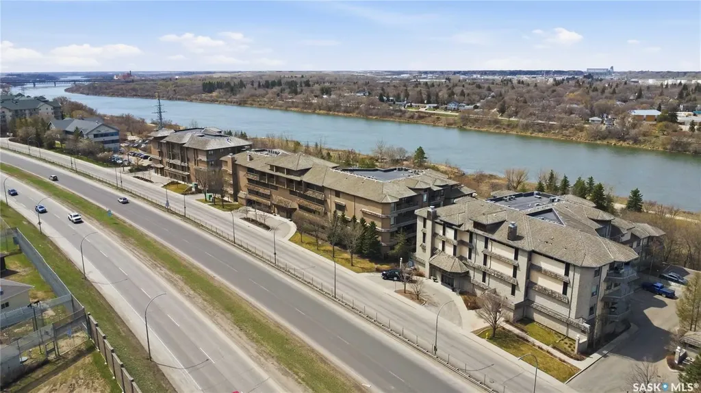 619 Saskatchewan Crescent W Saskatoon SK S7M 0A5