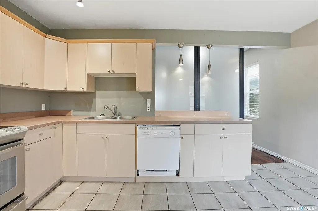 228 8th Street E Saskatoon SK S7H 0P3
