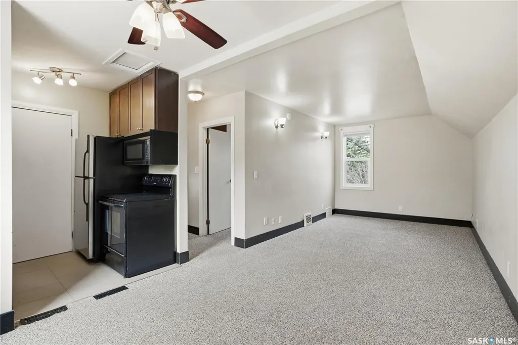 228 8th Street E Saskatoon SK S7H 0P3