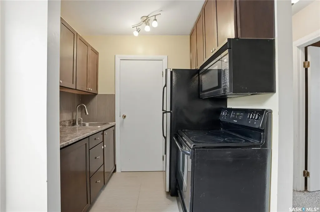 228 8th Street E Saskatoon SK S7H 0P3