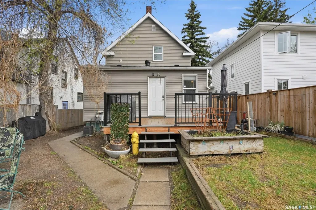 228 8th Street E Saskatoon SK S7H 0P3