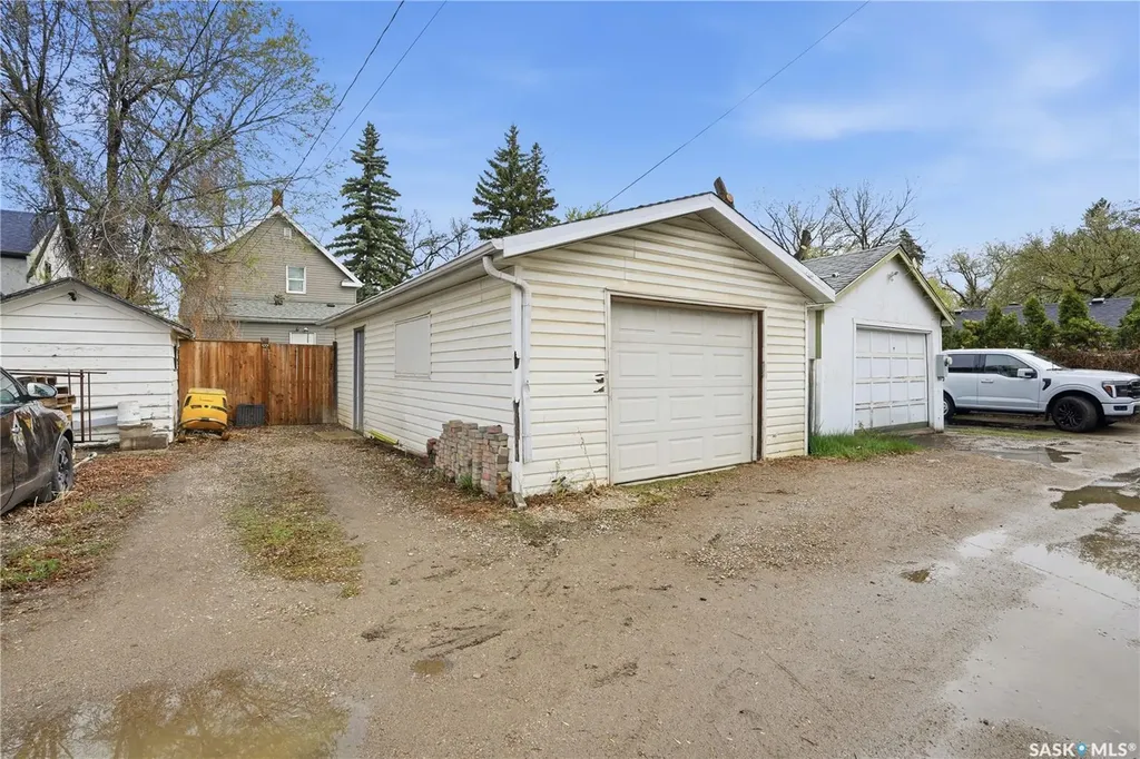 228 8th Street E Saskatoon SK S7H 0P3