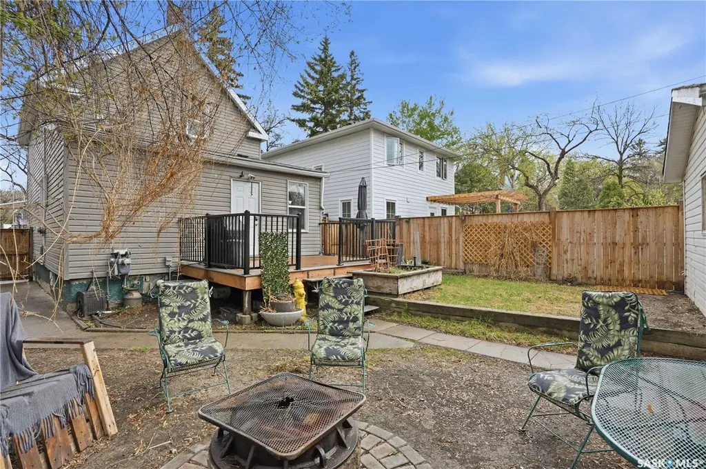 228 8th Street E Saskatoon SK S7H 0P3