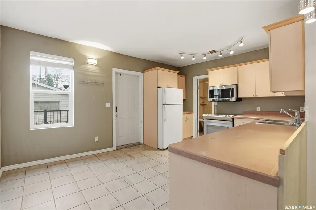 228 8th Street E Saskatoon SK S7H 0P3