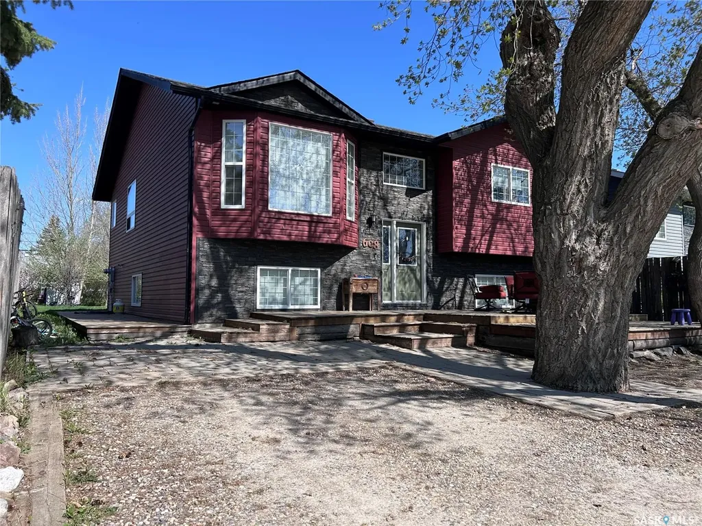 608 Alberni Street Moosomin SK S0G 3N0