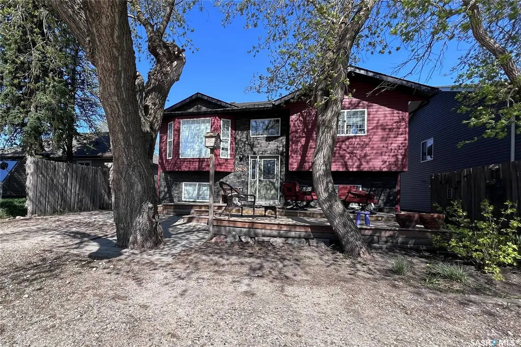 608 Alberni Street Moosomin SK S0G 3N0