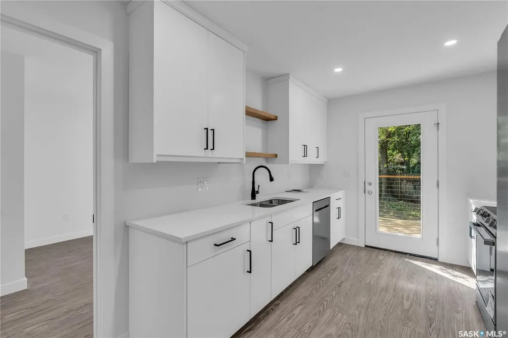 1426 E Avenue N Saskatoon SK S7L 1G8