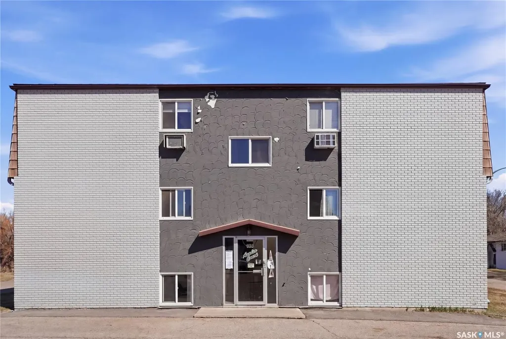 116 Acadia Court Saskatoon SK S7H 4T7