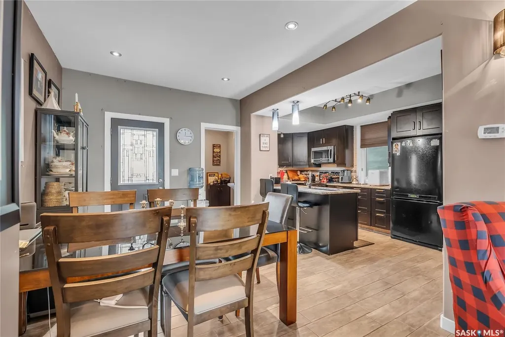727 6th Avenue N Saskatoon SK S7K 2S8