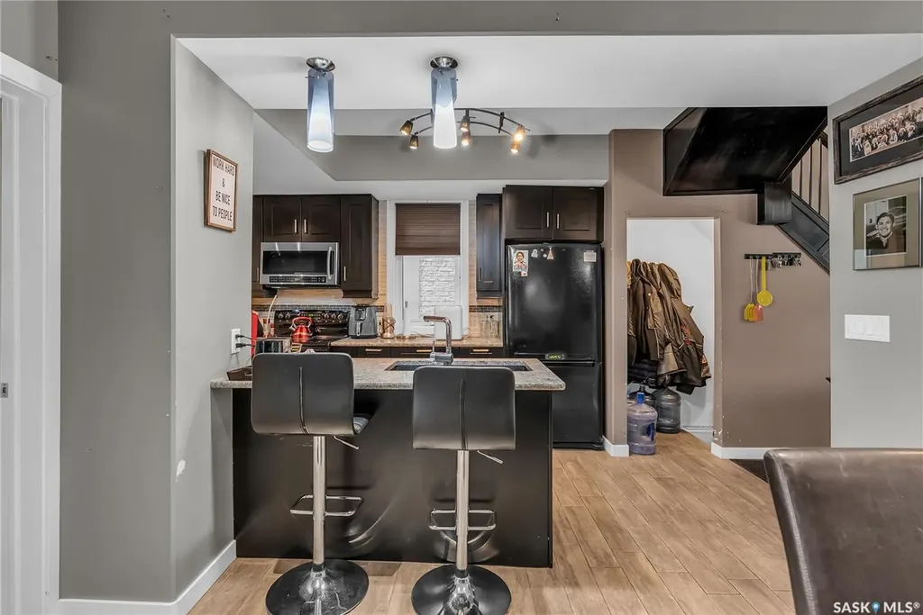 727 6th Avenue N Saskatoon SK S7K 2S8