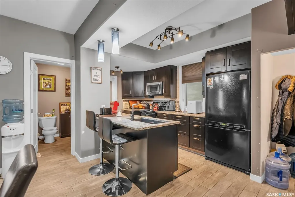 727 6th Avenue N Saskatoon SK S7K 2S8