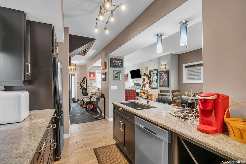 727 6th Avenue N Saskatoon SK S7K 2S8