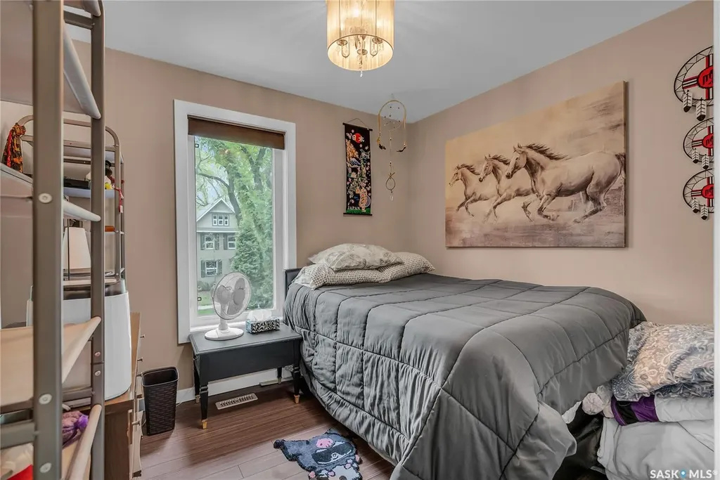 727 6th Avenue N Saskatoon SK S7K 2S8