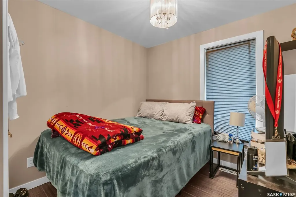727 6th Avenue N Saskatoon SK S7K 2S8