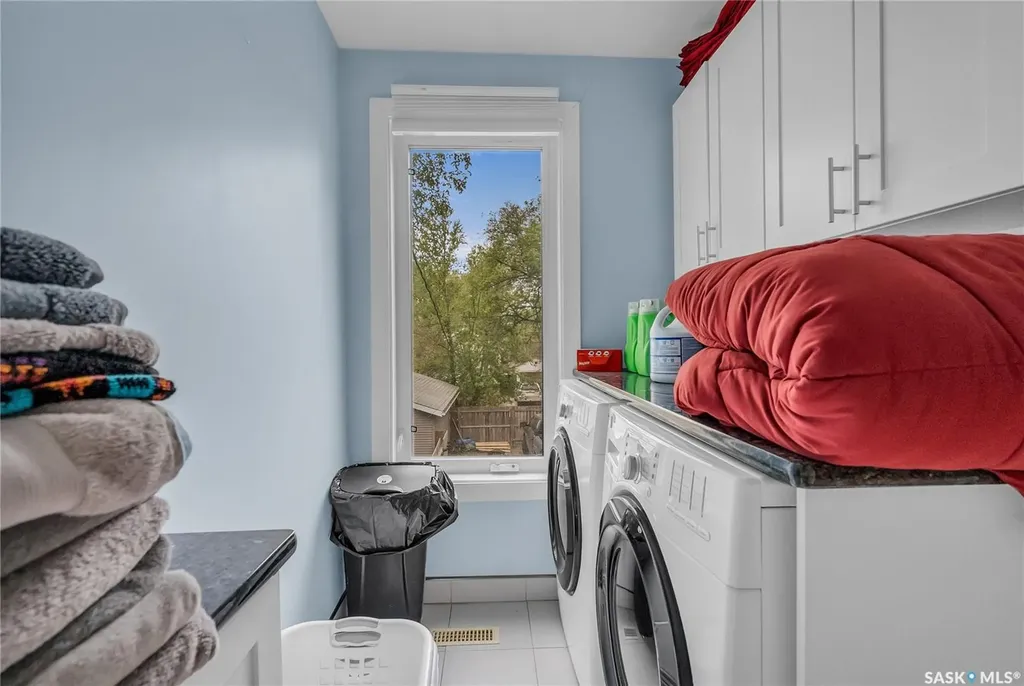 727 6th Avenue N Saskatoon SK S7K 2S8