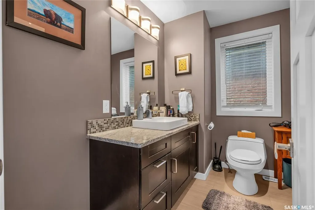 727 6th Avenue N Saskatoon SK S7K 2S8