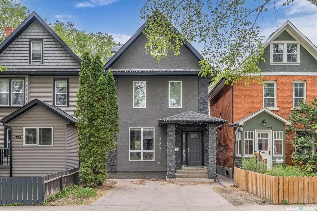 727 6th Avenue N Saskatoon SK S7K 2S8