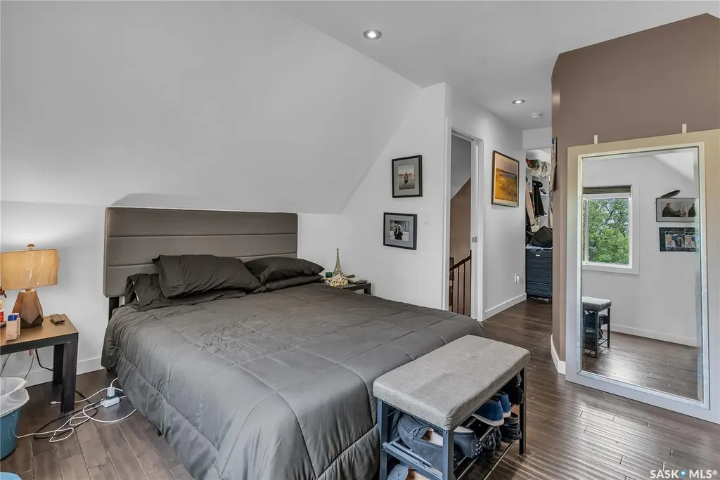727 6th Avenue N Saskatoon SK S7K 2S8