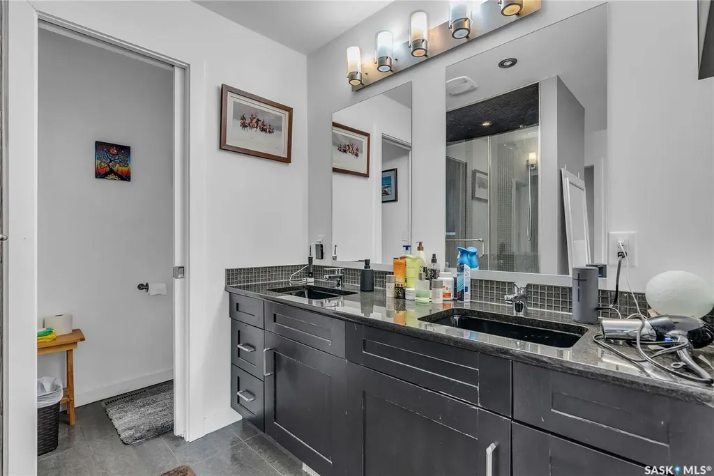 727 6th Avenue N Saskatoon SK S7K 2S8
