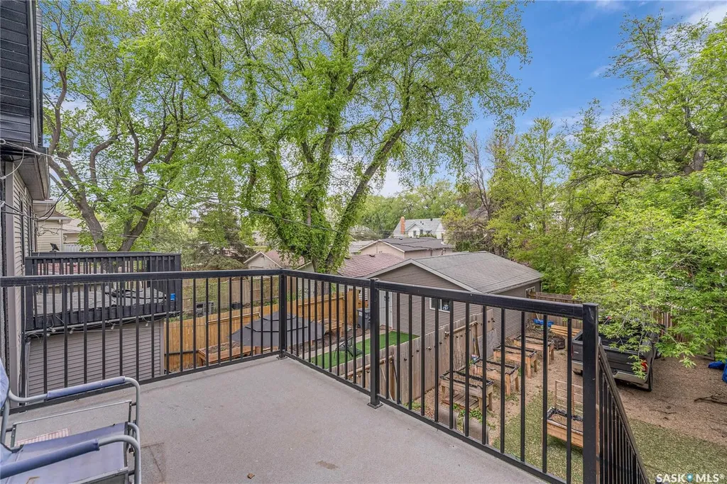 727 6th Avenue N Saskatoon SK S7K 2S8