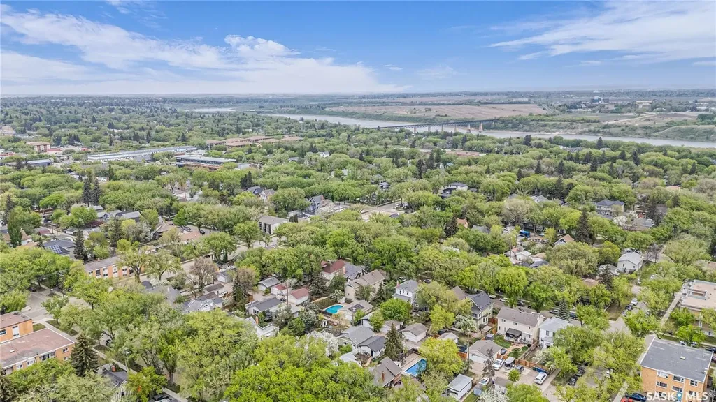 727 6th Avenue N Saskatoon SK S7K 2S8