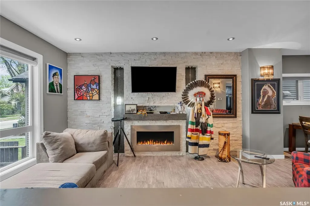 727 6th Avenue N Saskatoon SK S7K 2S8