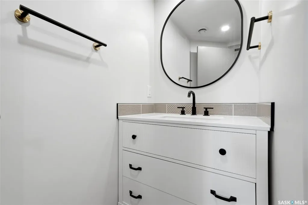 306 Howe Place Regina SK S4R 8M5