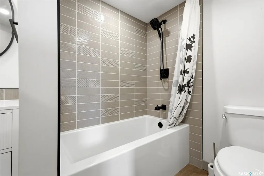 306 Howe Place Regina SK S4R 8M5